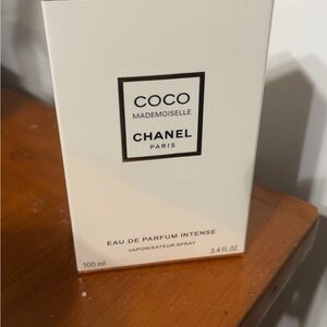 CHANEL Coco Mademoiselle Eau de Parfum Intense - White & Black Packaging